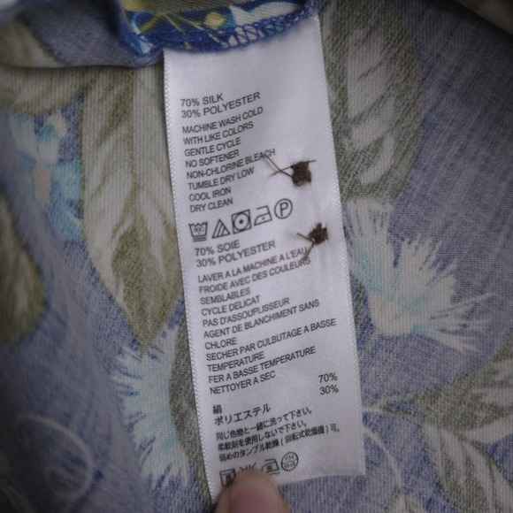 Tommy Bahama Men's Medium Silk Blend Blue Floral Short Sleeve Button Front Shirt - Picture 8 of 8